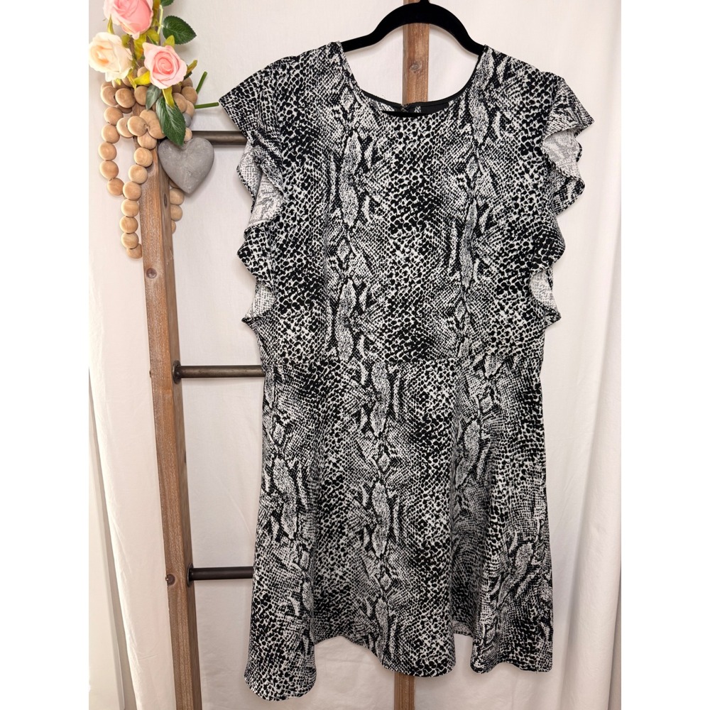 Who What Wear Womens XL Black White Snake Print Flutter Sleeve Mini Dress - Picture 1 of 8